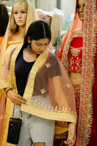 Delhi: Guided Shopping Tour Experience with Female Expert - Markets you’ll hit: Dilli Haat, Chandni Chowk, Khari Baoli, and Connaught Place