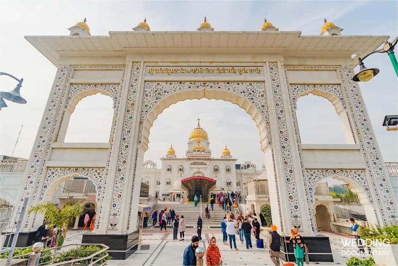 Delhi: Gurudwara Bangla Sahib Tour with Langar Meal - Entering Gurudwara Bangla Sahib in Delhi, and what makes it special in 3 hours