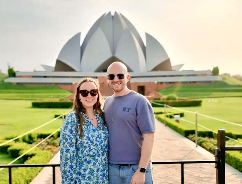 Delhi: Old and New Delhi Private City Tour by Car - India Gate, Parliament, and Rashtrapati Bhavan: seeing power from the street