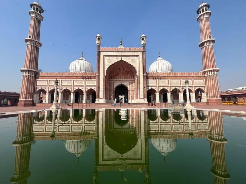 Delhi: Old And New Delhi Private Full Day & Half Day Tour - Gurudwara Bangla Sahib: langar culture and respectful quiet