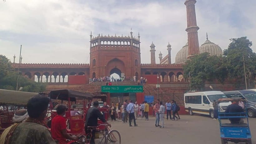 Delhi: Old Delhi City Tour with Tuk-Tuk Ride & Street Food - Jama Masjid: A Guided, Skip-the-Line Mosque Visit