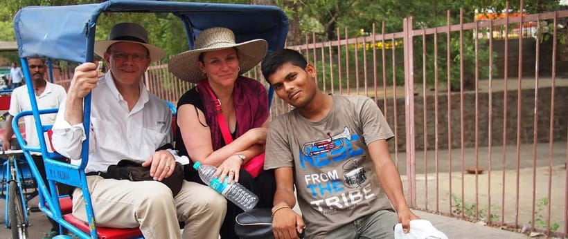 Delhi: Old Delhi Guided Tour with Rickshaw & Entry Tickets - Red Fort: Worth the View, But Manage the Inside-Visit Expectations