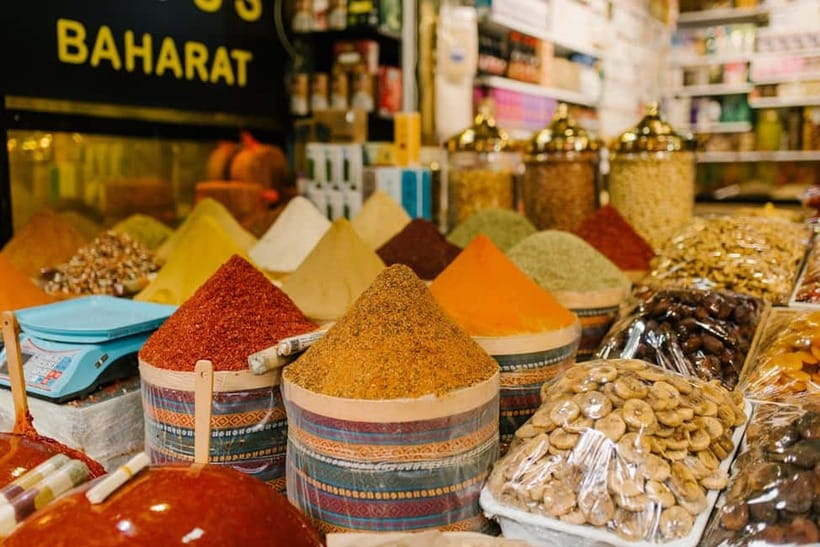 Delhi: Old Delhi Guided Tour with Rickshaw & Entry Tickets - Jama Masjid: Big Mosque Energy With Clear Rules