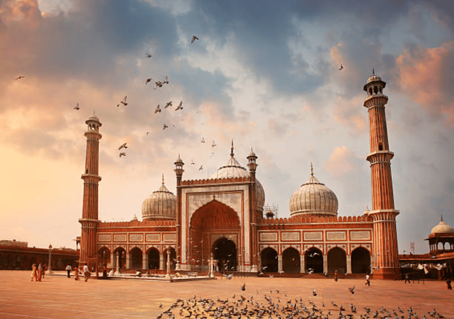 Delhi: Old Delhi & New Delhi Full & Half Day Private Tour - Gurudwara Bangla Sahib: Sikh Serenity and Calm in a Busy City