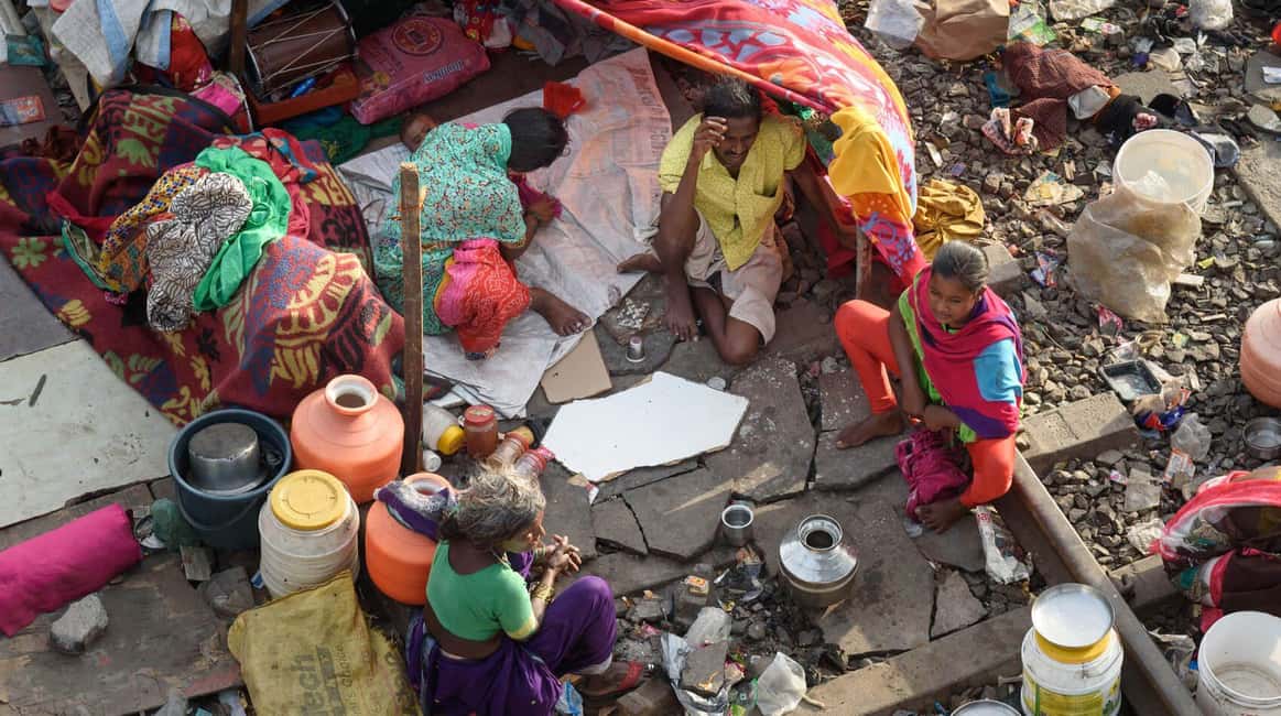 Delhi: Old Delhi Slum Tour by Metro or Car - Artisans and Small Businesses: Learning What Lives in the Workshops