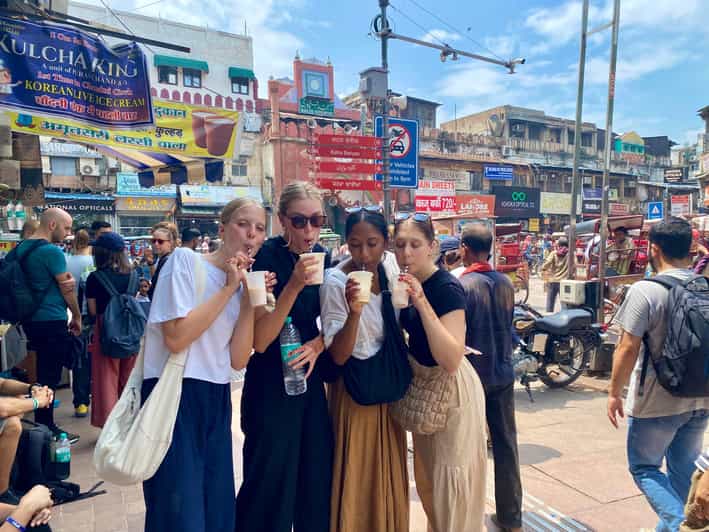 Delhi: Old Delhi's Street Food, Temples & Spice Market Tour - Rickshaw ride through Old Delhi: the best way to slow down without losing time