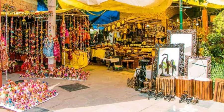 Delhi: Private Shopping Tour with Guide and Transfer - Key things that make this tour worth your time