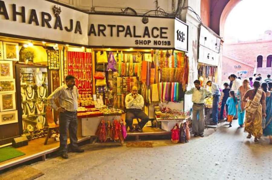 Delhi: Private Shopping Tour with Guide and Transfer - Khari Baoli: Asia-scale spices, herbs, nuts, tea, and rice