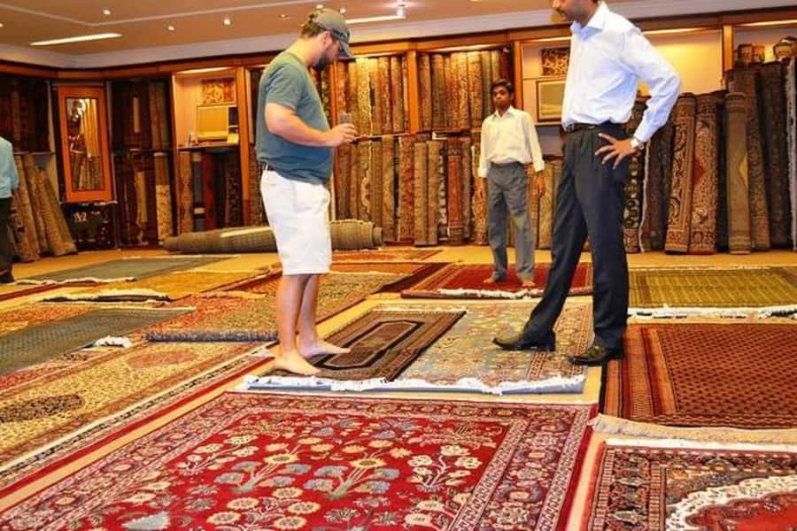 Delhi: Private Shopping Tour with Guide and Transfer - Price and value: what $25 really buys you