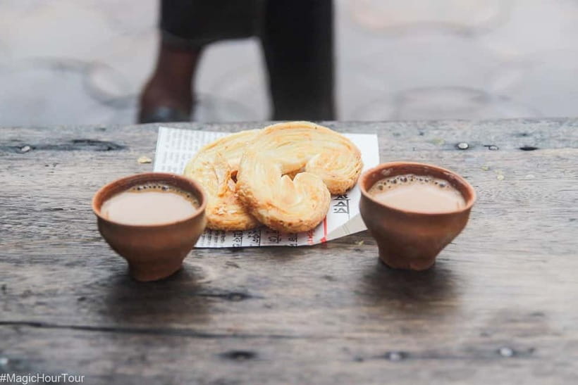 Kolkata: Magic Hour Tour with Breakfast - Howrah Bridge in the wake-up hours