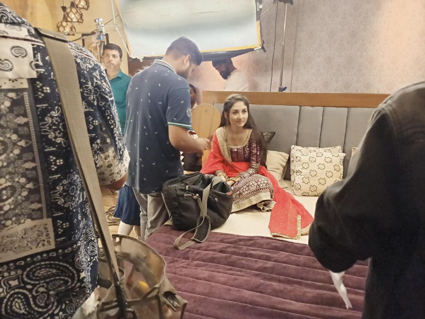Mumbai: Bollywood Studio Guided Tour with Tickets - Sing in a real studio, not a gimmick booth