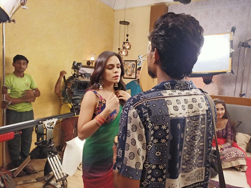 Mumbai: Bollywood Studio Guided Tour with Tickets - Who should book this Bollywood studio experience