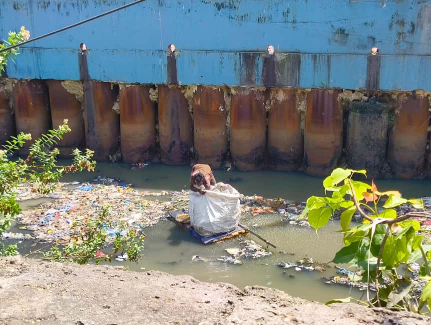 "Mumbai Dharavi Slum Tour" - Fresh produce markets, schools, and learning practices