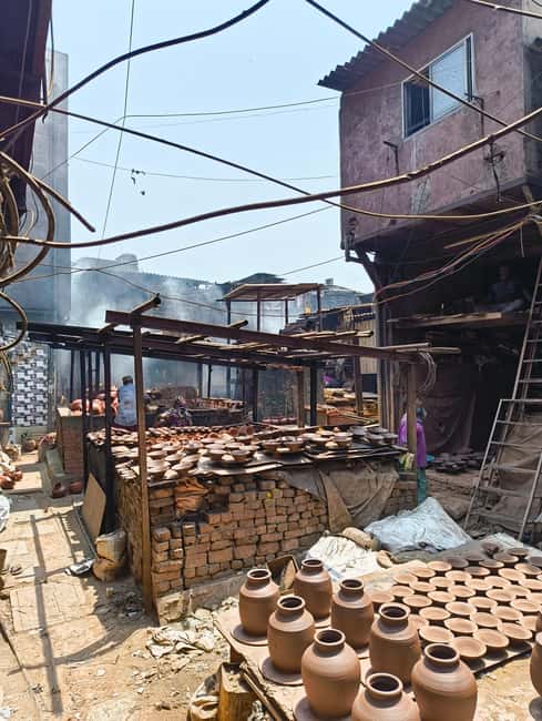 "Mumbai Dharavi Slum Tour" - Leather manufacturing and Kumbharwada pottery in the same loop