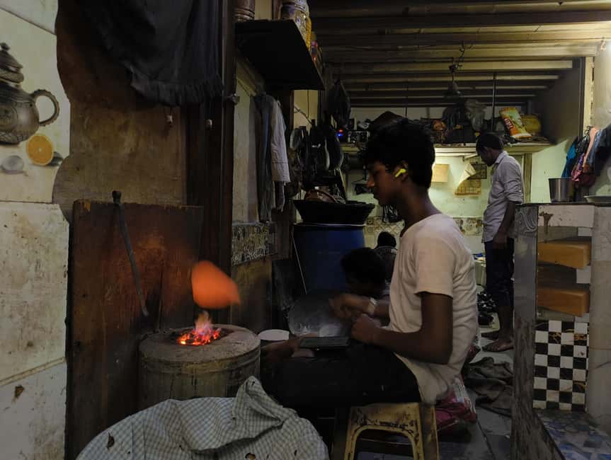 "Mumbai Dharavi Slum Tour" - Walking reality, respectful behavior, and what to wear