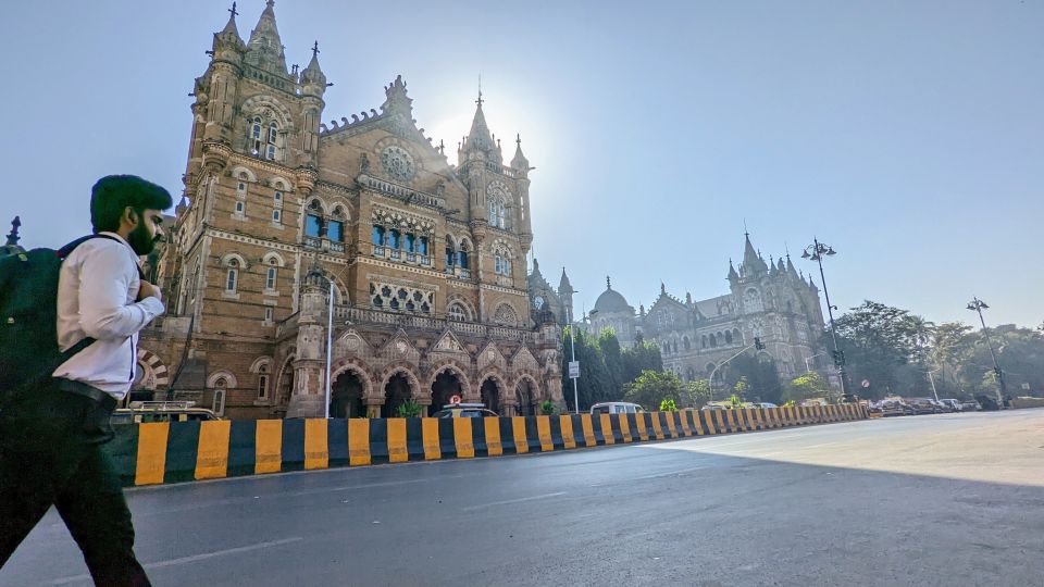 Mumbai: Full-Day Sightseeing Tour of Mumbai - Horniman Circle and Asiatic Society: a quiet pause in the city center