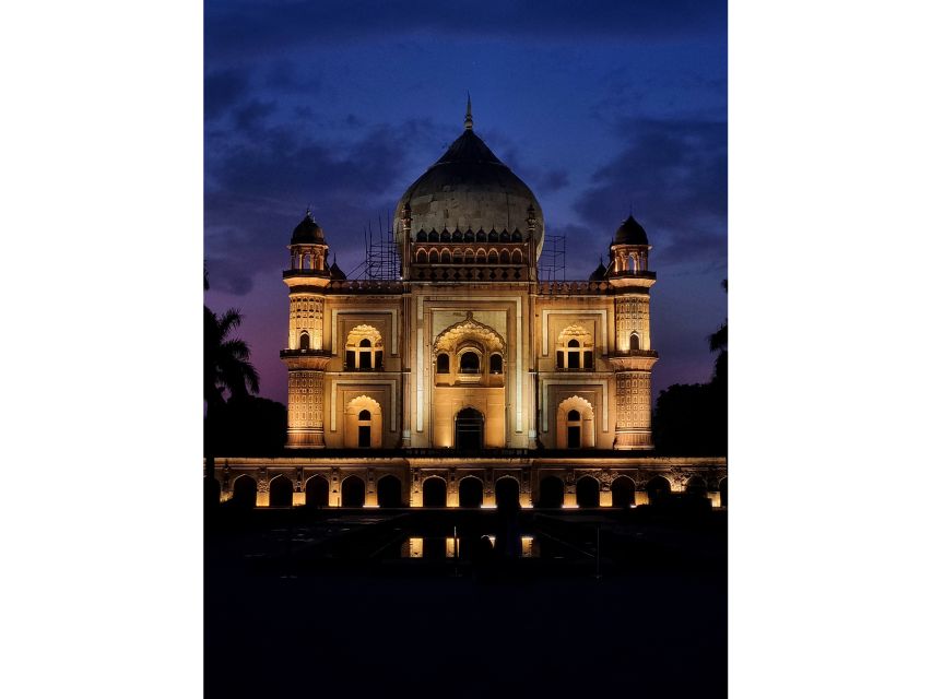 New Delhi: Guided Night Photography & Heritage Tour of Delhi - Safdarjung Tomb in the first wave of night light