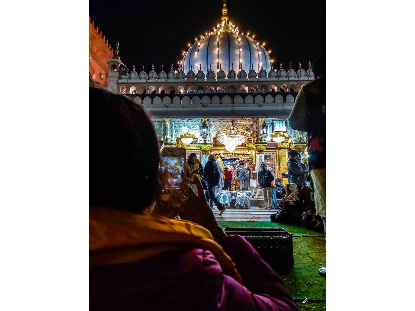 New Delhi: Guided Night Photography & Heritage Tour of Delhi - The route’s rhythm: tuk-tuk hops and short walks that actually fit 3 hours